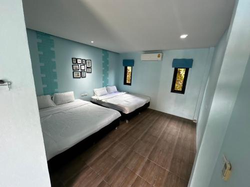 บ้านพูลวิลล่าหัวหิน Hua Hin Soccer Pool Party near Hua Hin Sam Phan Nam Floating Market