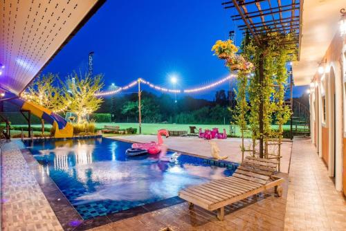 บ้านพูลวิลล่าหัวหิน Hua Hin Soccer Pool Party near Hua Hin Sam Phan Nam Floating Market