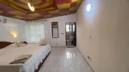 One-Bedroom Apartment image 10