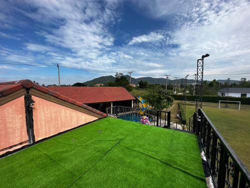 บ้านพูลวิลล่าหัวหิน Hua Hin Soccer Pool Party near Hua Hin Sam Phan Nam Floating Market