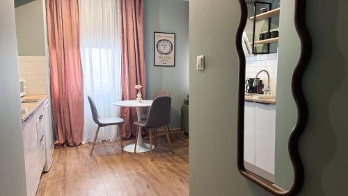 Raspberry Apartment with balcony #self check-in, Varsovia