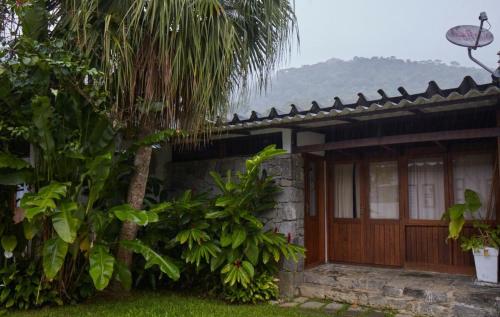 Chalé da Vela Charm and Comfort in Ubatuba (Chale da Vela Charm and Comfort in Ubatuba) in ปรายา โด ลาซาโร