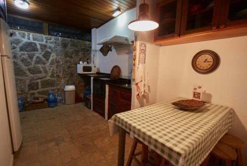 Chalé da Vela Charm and Comfort in Ubatuba (Chale da Vela Charm and Comfort in Ubatuba) in ปรายา โด ลาซาโร
