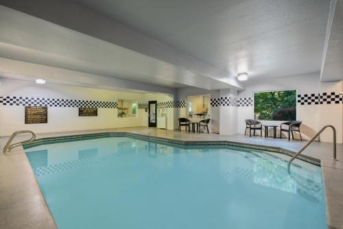 DoubleTree by Hilton Bend - image 24