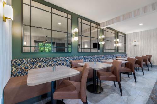 DoubleTree by Hilton Bend - image 41