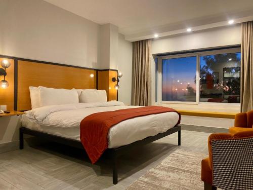 Sky Lodge Hotel in นาเทียคาลี