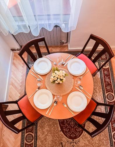 Unique & Spacious 3BR Historic Flat in City Centre, Sarajevo (foto 8)