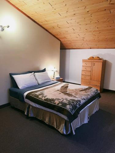 Queen Room with Shared Bathroom