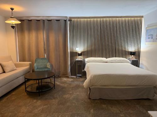 Estudios Suites Placentines, Siviglia