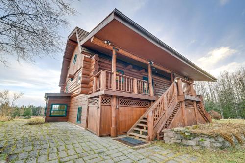Less Than 1 Mi to Kenai River Spacious Cabin with Deck!