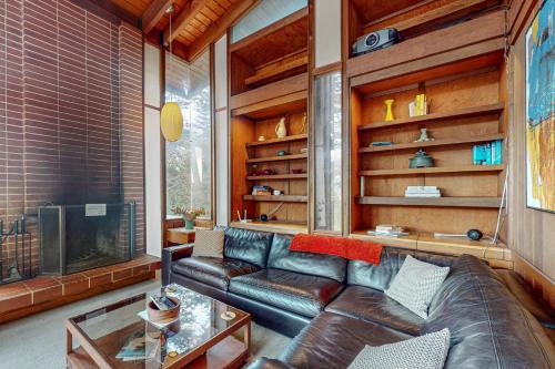 Elk Mid-Century - Main House - image 2