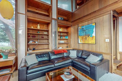 Elk Mid-Century - Main House - image 9