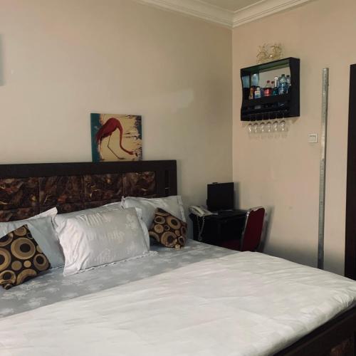 Queen Suite image 8