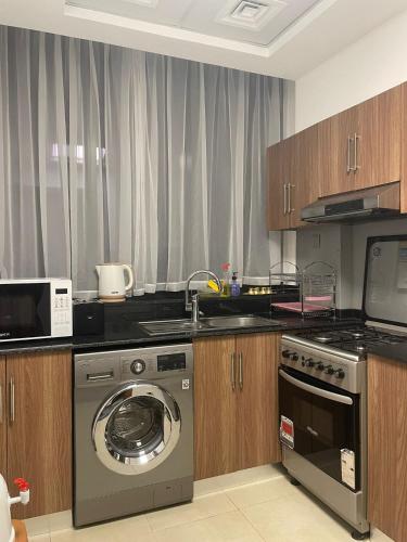 Jumeirah Village Circle JVC One bedroom Luxurious Apartment, Дубай (фото 3)