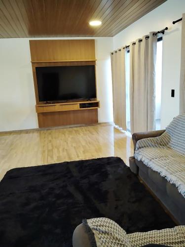 Casa Próximo a shopping Catuaí (Casa Proximo a shopping Catuai) in Cararatas