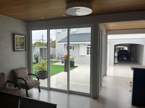 Luxuoso sobrado central 3 suites