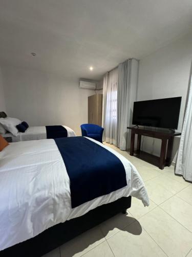 Suite Los Angeles Room Type - Double or Twin Room