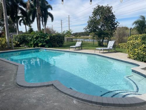 View, Gardens Get Away in Pembroke Pines