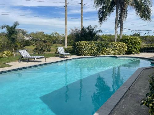 Garden, Gardens Get Away in Pembroke Pines