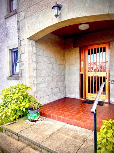 3 Bedroom harbourside apartment, Queensferry, 10 miles from Edinburgh in Queensferry