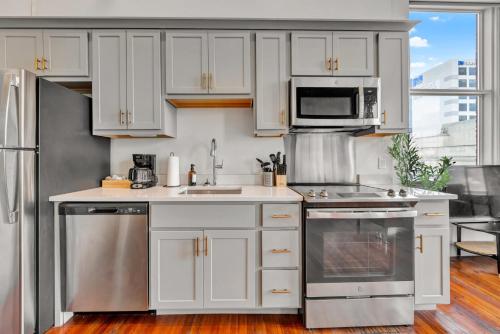 Bright and Modern Studio in Louisville # 402 in Louisville, USA