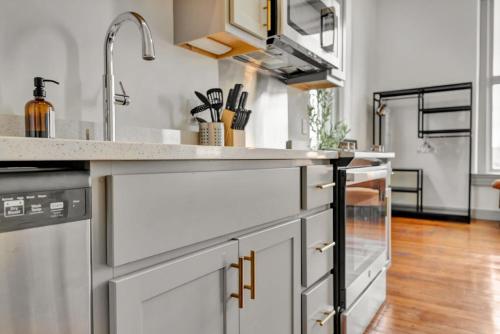 Bright and Modern Studio in Louisville # 402 in Louisville, USA