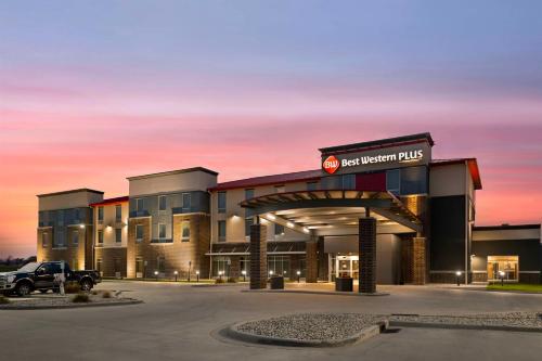 . Best Western Plus Lakeview Hotel
