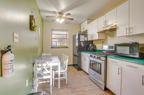 Quaint Zanesville Home with Game Room and Yard! in 查內思維爾 (OH)