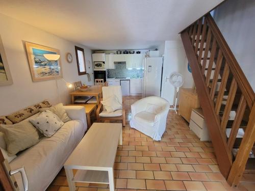 2 bedroom end of terrace house in Les Escouradieres