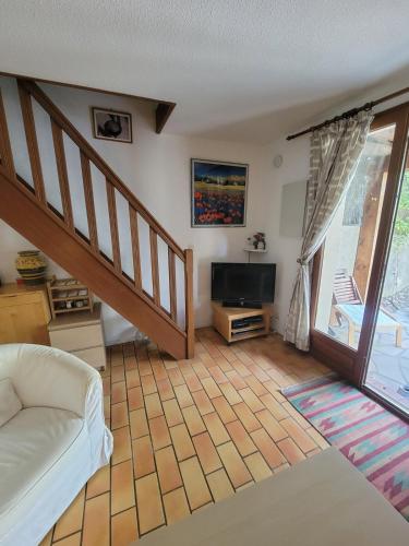2 bedroom end of terrace house in Les Escouradieres