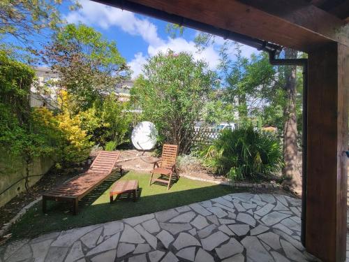 2 bedroom end of terrace house in Les Escouradieres