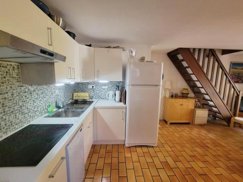 2 bedroom end of terrace house in Les Escouradieres