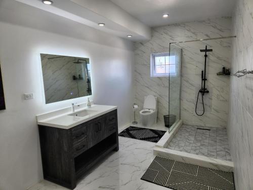 浴室, Ideal getaway within Oceanpointe gated community, never shared accommodation in 銅木 - 盧西亞