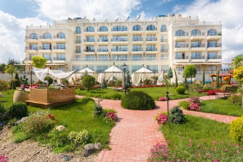Therma Palace Balneohotel in Therma Village