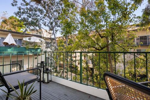 Mediterranean LA Loft w Pool, Fitness Room & Tennis Courts in Encino