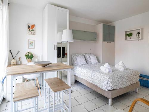 Exterior view, Charming Studio with balcony & pool -Heart of Nice in Fabron