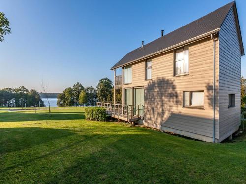 Serene Luxe Lakeside Stay