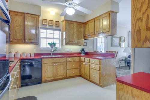 Fox Ridge Farmhouse - Hill Country Getaway! in San Marcos, USA