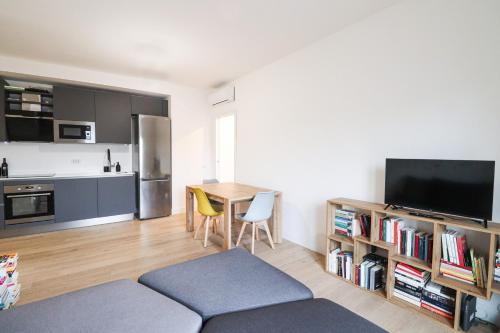 Modern Deluxe 2 Suites Apartment - 15min Colosseum & Metro 5min - AC, Wifi, Rome (photo 2)