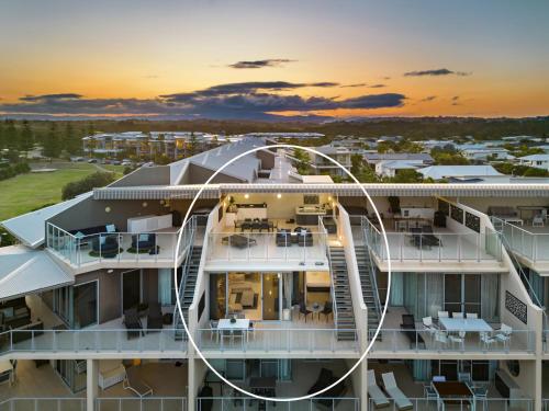 Penthouse with Rooftop and Spa - 3 BR Bali Resort in Kingscliff 1324