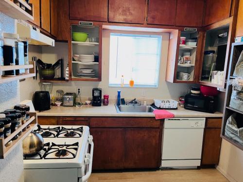 WHOLE Family - WholeVille near Kalifornia Állami Egyetem Sacramento