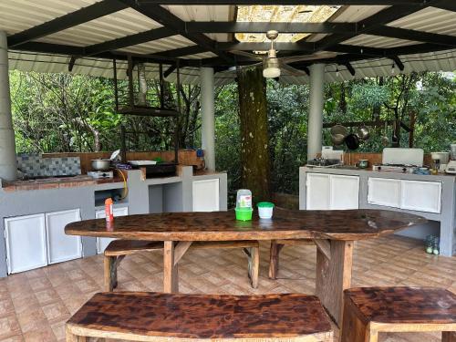 外部景觀, Hostal Lopez El Valle Cabañas (Hostal Lopez El Valle Cabanas) in 埃爾華列德安頓