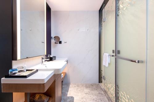 room detail thumbnail 2