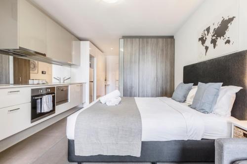 Studio Apartment with Balcony