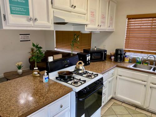 WHOLE Family - Wolfgram in Sacramento (Kalifornia)