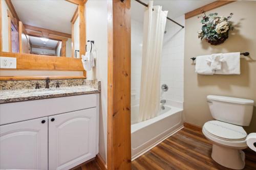 Fam Friendly - 2BR Condo - POOL Fitness Ctr MORE - image 10