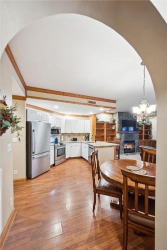 Fam Friendly - 2BR Condo - POOL Fitness Ctr - image 3