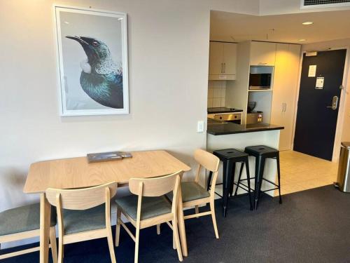 1br apt near Takapuna Beach with Ocean View