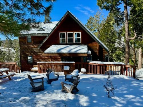 Jamesons Cabin-HOT TUB-Peaceful in Lake Arrowhead, USA