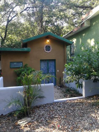 Bejárat, La Maisonnette, linda casita en el bosque in San Pedro